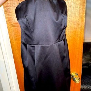Elegant Strapless Black Dress with Pockets